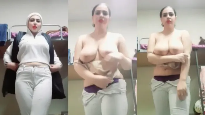 Cute Red Lipstick Babe Playing with Boobs Uncut Video